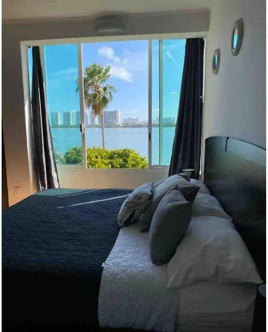 Prime Lagoonfront Apt In Hotel Zone - Walk To Beaches & Nightlife 칸쿤